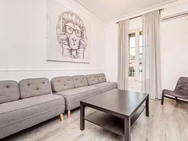 ¡Recién llegado! Piso de 4 habitaciones en Barcelona
