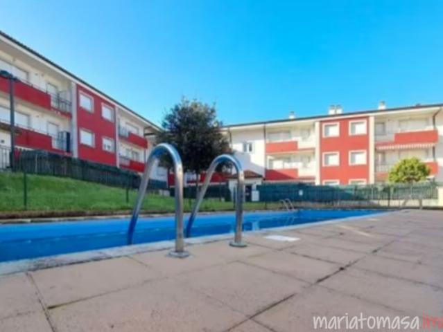 Encantador piso reformado con piscina y garaje a 10 minutos de la playa de Laredo