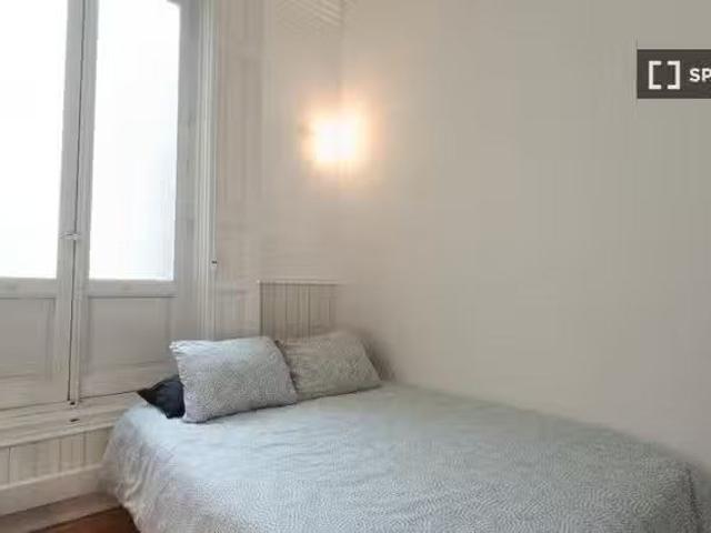 Bonito Preciosa habitación en apartamento de 12 habitaciones e.