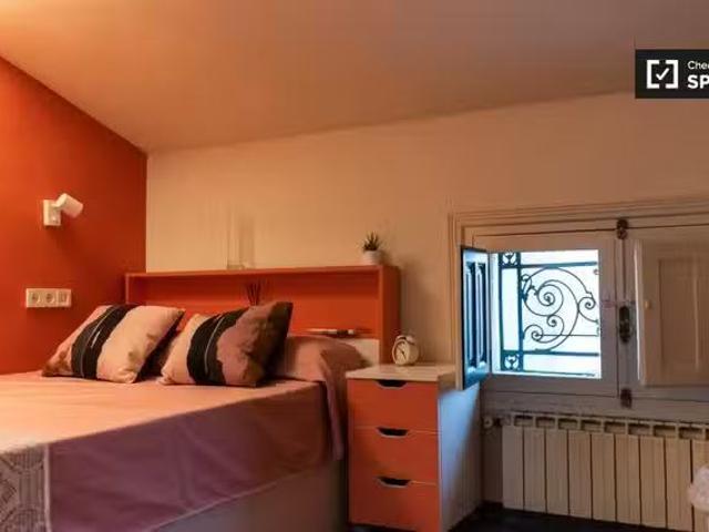 ¡Oferta! Se alquila estudio en Centro Sagrario, Granada