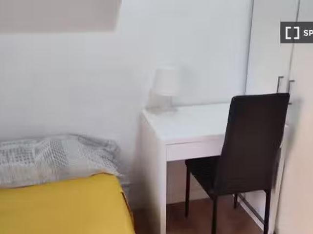 Acogedor Se alquila habitación cerca de Plaza de España, Barce.