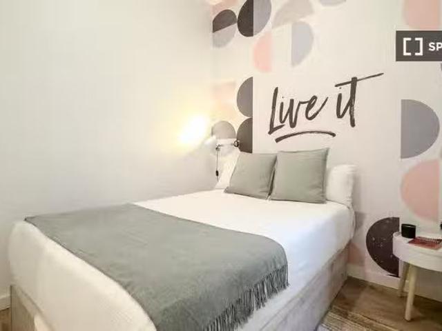 Barato Se alquila habitación con aire acondicionado en piso de.