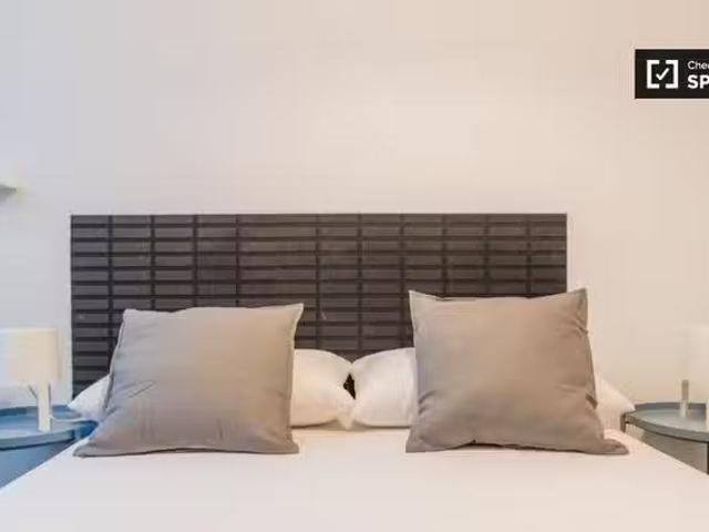 Único Se alquila habitación en apartamento de 6 dormitorios en.