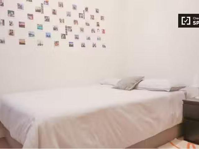 Barato Se alquila habitación en apartamento de 2 dormitorios e.