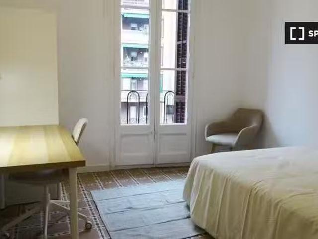 ¡Renta! Se alquila habitación en apartamento de 3 dormitorios.