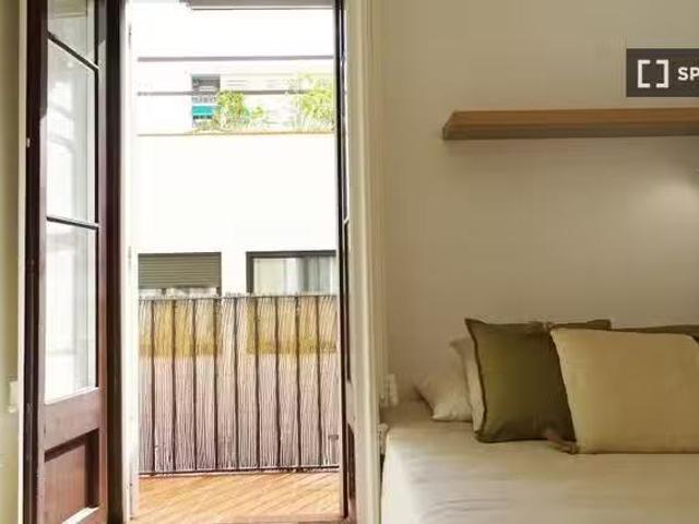 Nuevo Se alquila habitación en apartamento de 3 dormitorios en.