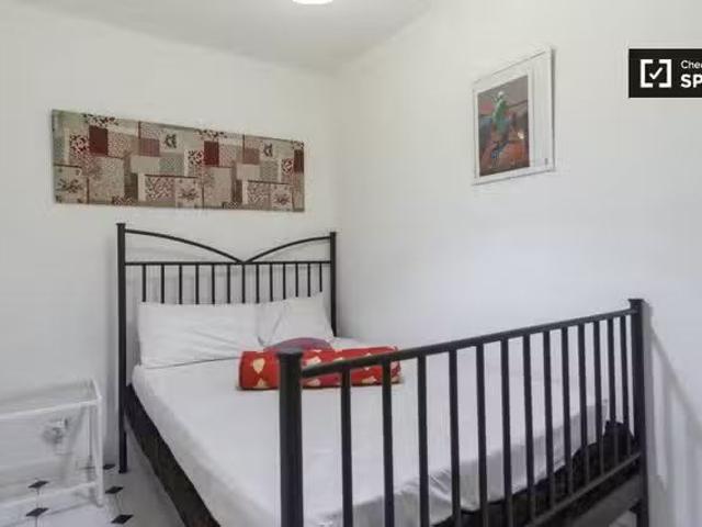 Barato Se alquila habitación en elegante apartamento de 4 dorm.