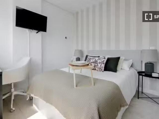 Nuevo Se alquila habitación en piso compartido de 7 habitacion.