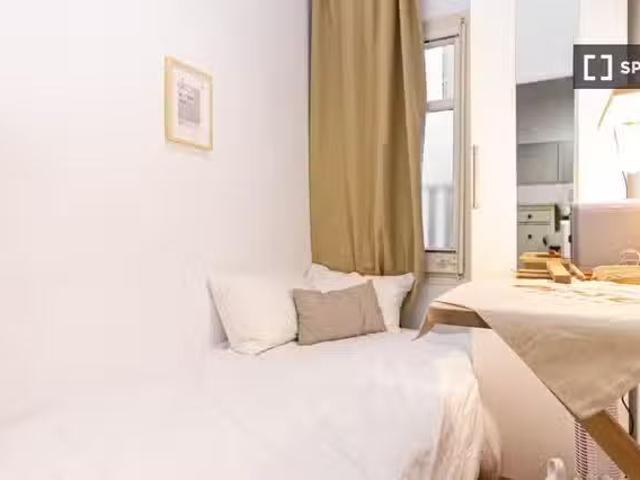 Bonito Se alquila habitación en piso compartido en Barcelona