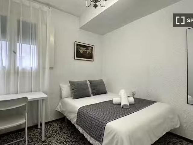 Barato Se alquila habitación en piso compartido en L'Illa Perd.