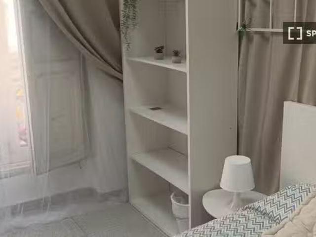 Bonito Se alquila habitación en piso compartido en Valencia
