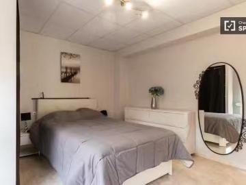 ¡Recién llegado! Se alquila habitación en piso de 3 dormitorio.