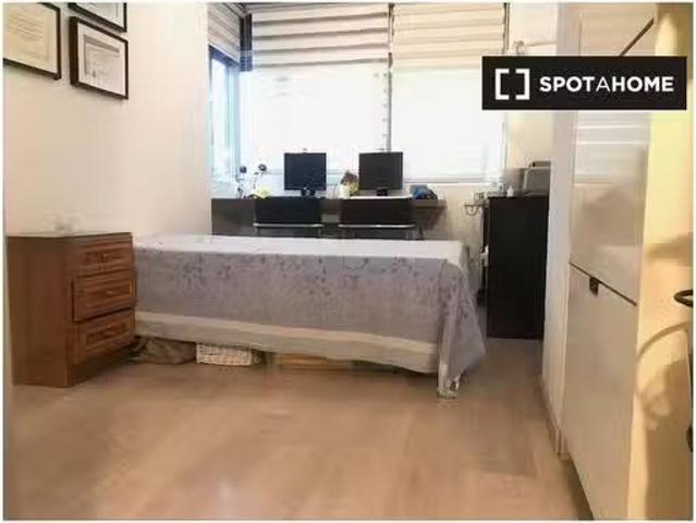 Acogedor Se alquila habitación en piso de 3 dormitorios en Leg.
