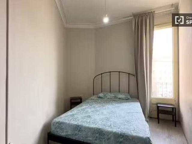 Encantador Se alquila habitación en piso de 4 dormitorios en B.