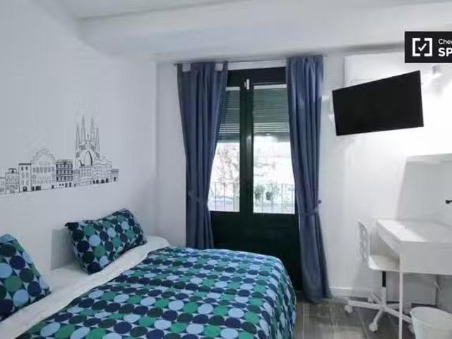 Bonito Se alquila habitación en piso de 4 dormitorios en El Bo.