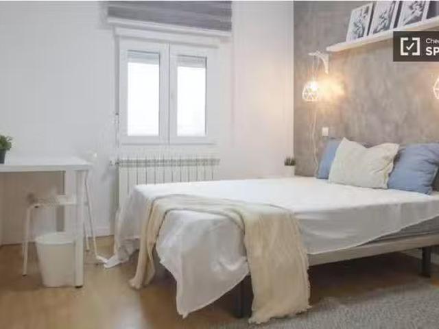 Único Se alquila habitación en piso de 4 dormitorios en Madrid