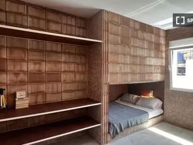 Nuevo Se alquila habitación en piso de 4 habitaciones en Beiro.