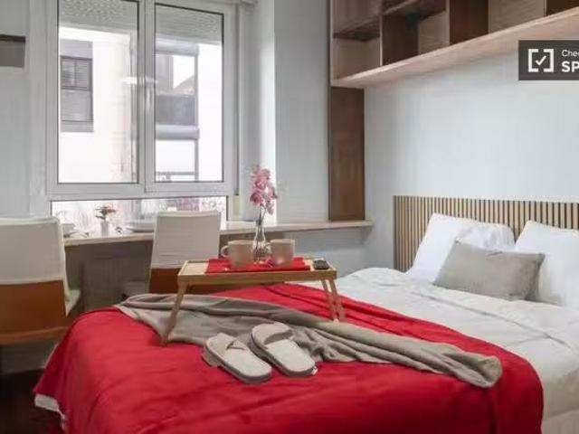 Barato Se alquila habitación en piso de 5 habitaciones en Madrid