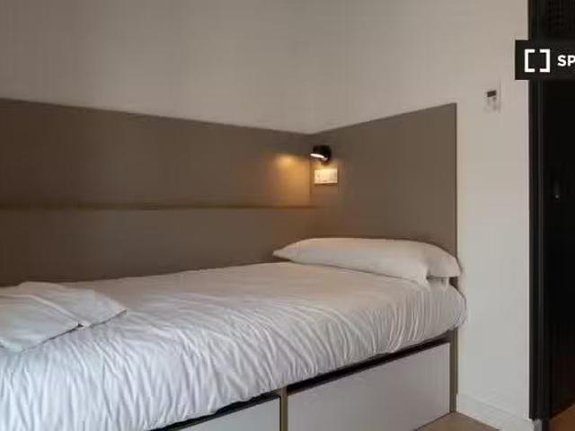 Encantador Se alquila habitación individual en residencia en M.