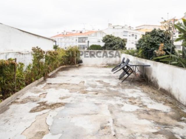 Encantador T2+1 em Amora com garagem e logradouro