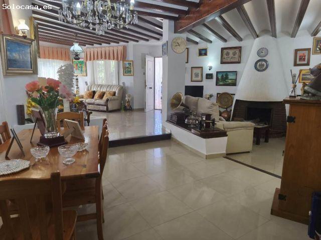 ENCANTADOR Y AMPLIO CHALET EN BAHÍA, A SOLO 400 METROS DE LAS PRECIOSAS PLAYAS
