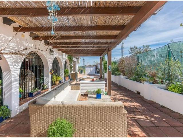 Encantadora villa con alma andaluza y vistas al mar en Loma del Flamenco, Mijas Golf