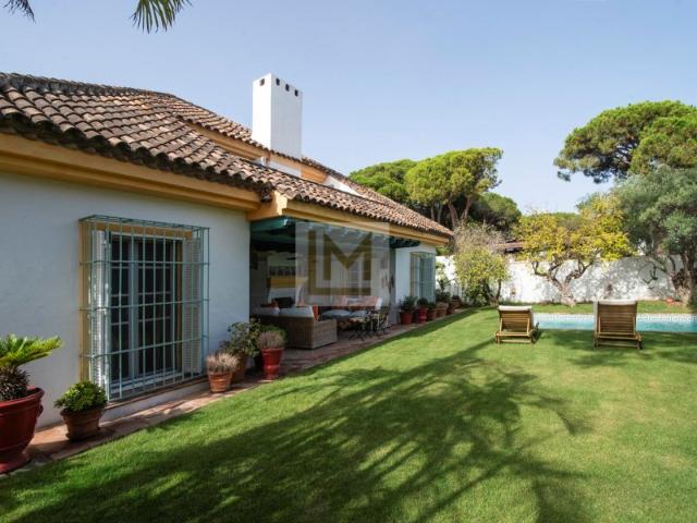 Encantadora villa de 4 dormitorios en El Presidente, Estepona
