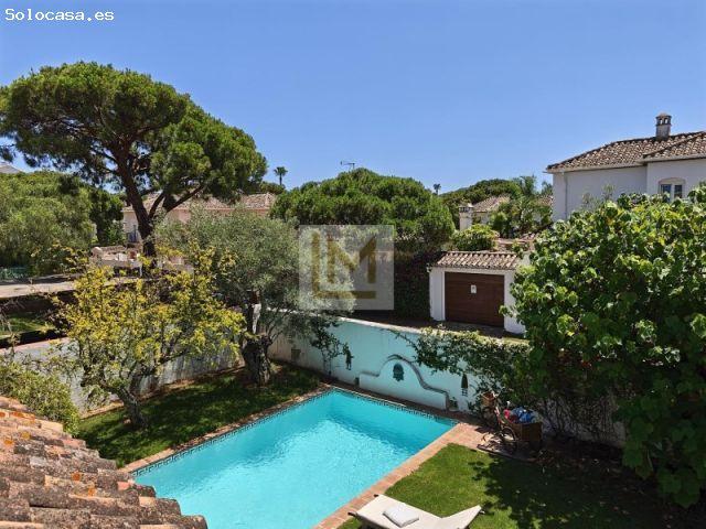Encantadora villa de 4 dormitorios en El Presidente, Estepona