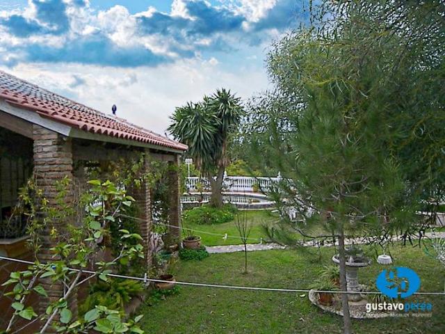 ENCANTADORA VILLA INDEPENDIENTE CON PISCINA Y AMPLIO JARDÍN EN EL LAGAR DE LAS PITAS