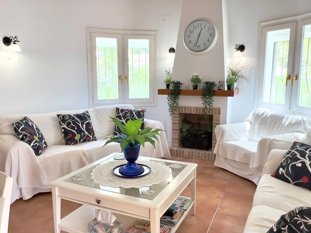Encantadora villa orientada al sur con piscina privada y esp. 115m² Benitachell