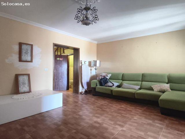 Encantadora casa adosada con terraza y vistas a la montaña en Jimena de la Frontera