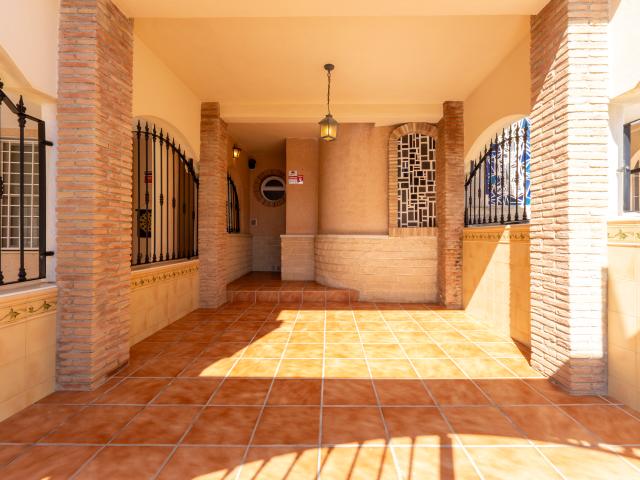 Encantadora casa adosada española con vistas al mar en Mil Palmeras