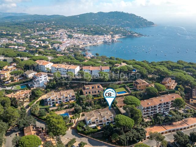 Encantadora casa adosada esquinera con jardín privado en ven. 148m² Calella de Palafrugell