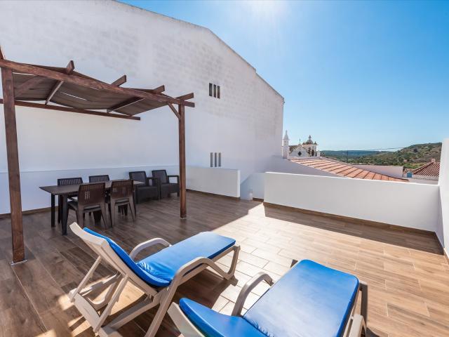 Encantadora Casa Algarviana Renovada com Anexo Separado e Te. 141m² Budens