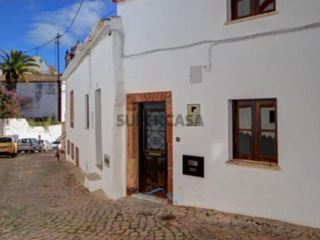 Encantadora Casa com Pátio Ajardinado Numa Zona Histórica