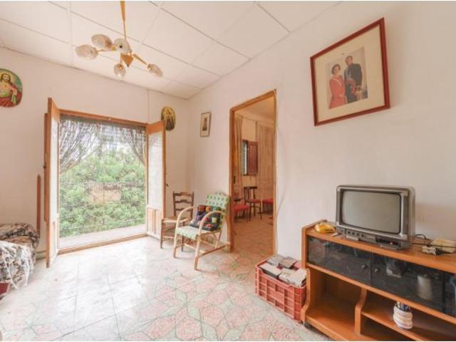Encantadora Casa con Terreno en Fortuna – Ideal para Reformar