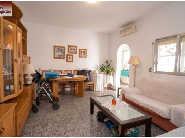 Encantadora Casa con Terreno en Villajoyosa Ideal para Inversores