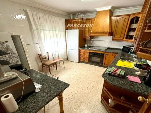 Encantadora Casa con Amplio Terreno en Cuevas Bajas por €150,000