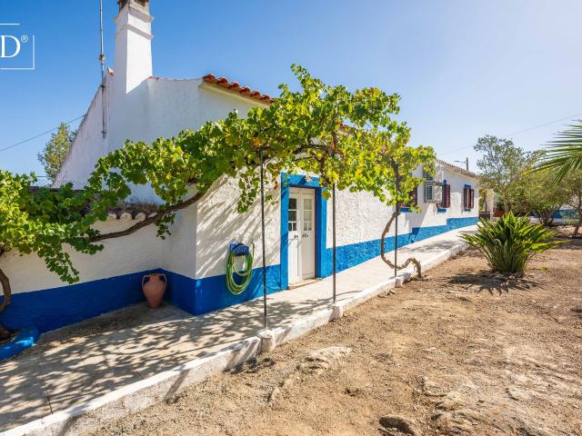 Encantadora casa de campo com 4 quartos, espaço e potencial perto de Mértola