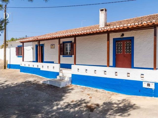 Encantadora casa de campo com 4 quartos, espaço e potencial. 305m² São João Dos Caldeireiros