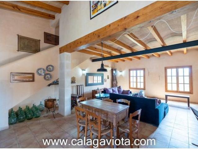 Encantadora casa de campo con piscina, pozo propio y vistas panorámicas en Ses Salines