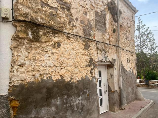 Encantadora casa de pueblo con fachada de piedra en Buendía, Cuenca