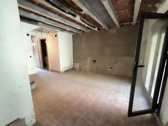 Encantadora Casa de Pueblo en Venta con Amplios Espacios y Jardín