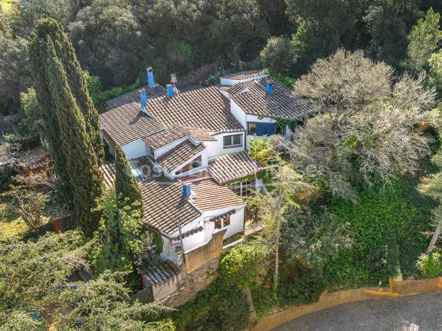 Encantadora casa de pueblo en venta en Begur con jardín priv. 230m² Begur
