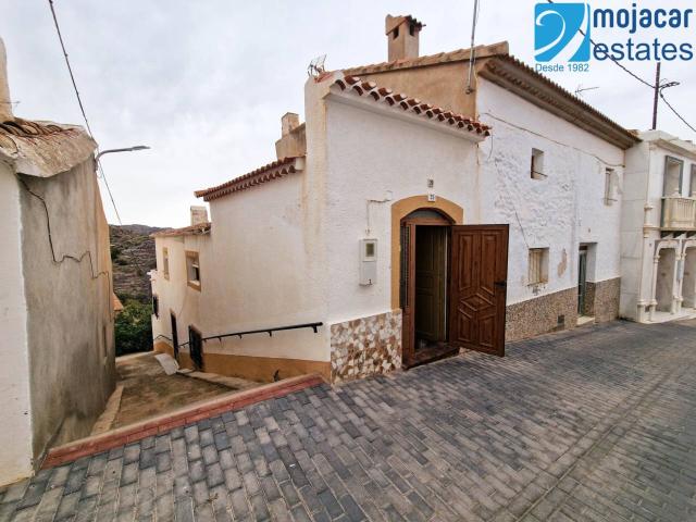 Encantadora casa de pueblo en venta en el pequeño pueblo de El Chive, cerca de Lubrín en Almería, Andalucía