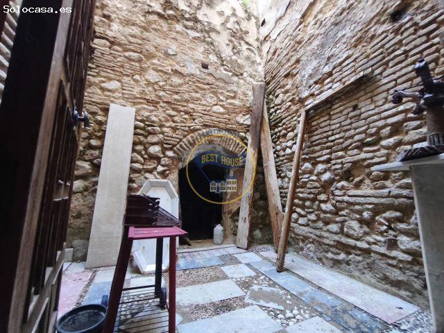 Encantadora Casa de Pueblo en Ontinyent con Gran Potencial