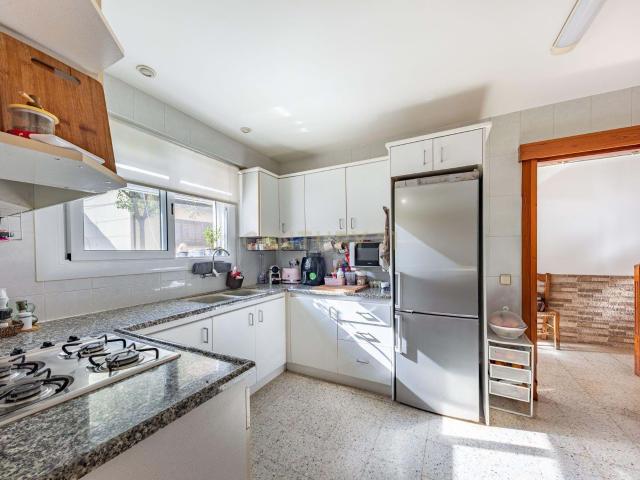Encantadora casa de Pueblo en pleno centro de Santa Eulàlia: 6 Habitaciones y Vida a pie de calle