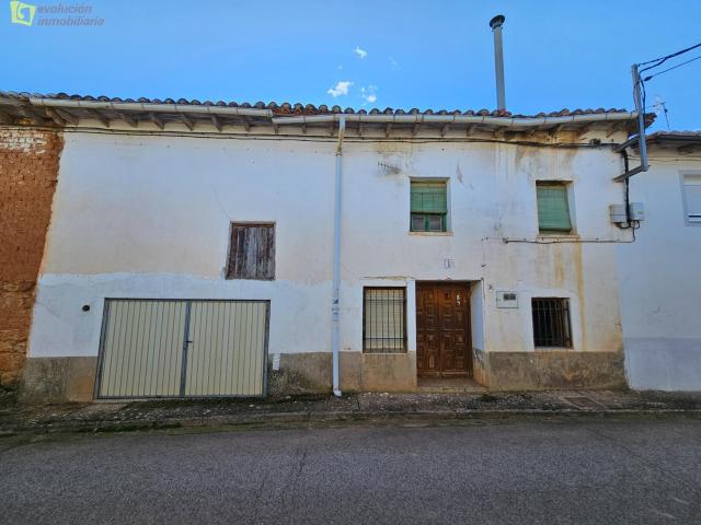 Encantadora Casa de Pueblo en Salazar de Amaya Oportunidad Única a un Precio Inigualable