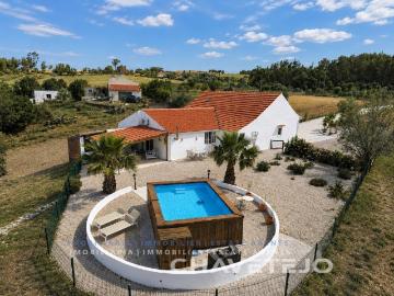 Encantadora casa de pedra T3 com piscina inserida em terreno. 110m² Nespereira e Casais