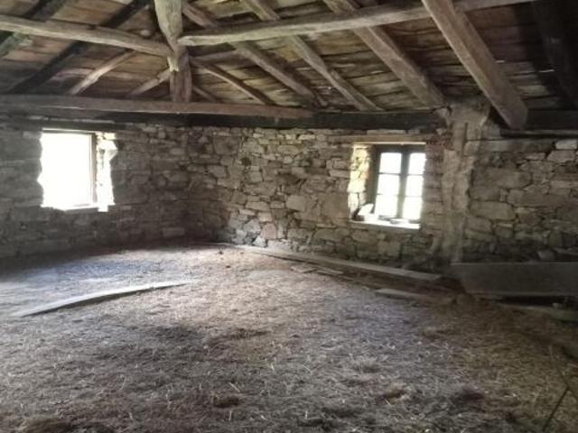 Encantadora Casa de Piedra con Tejado de Pizarras en un Entorno Natural ?